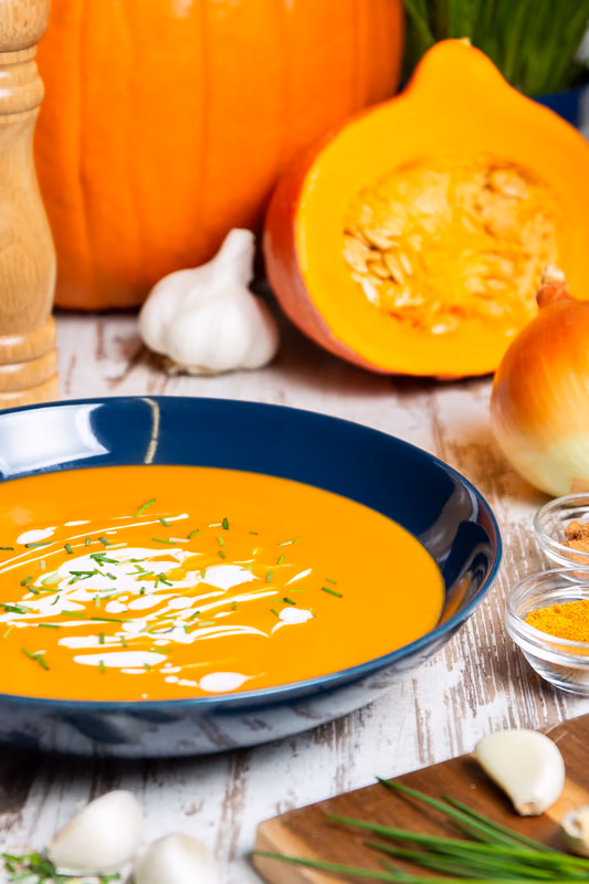 Kürbissuppe mit Sahnetupfen, basica Rezeptkampagne